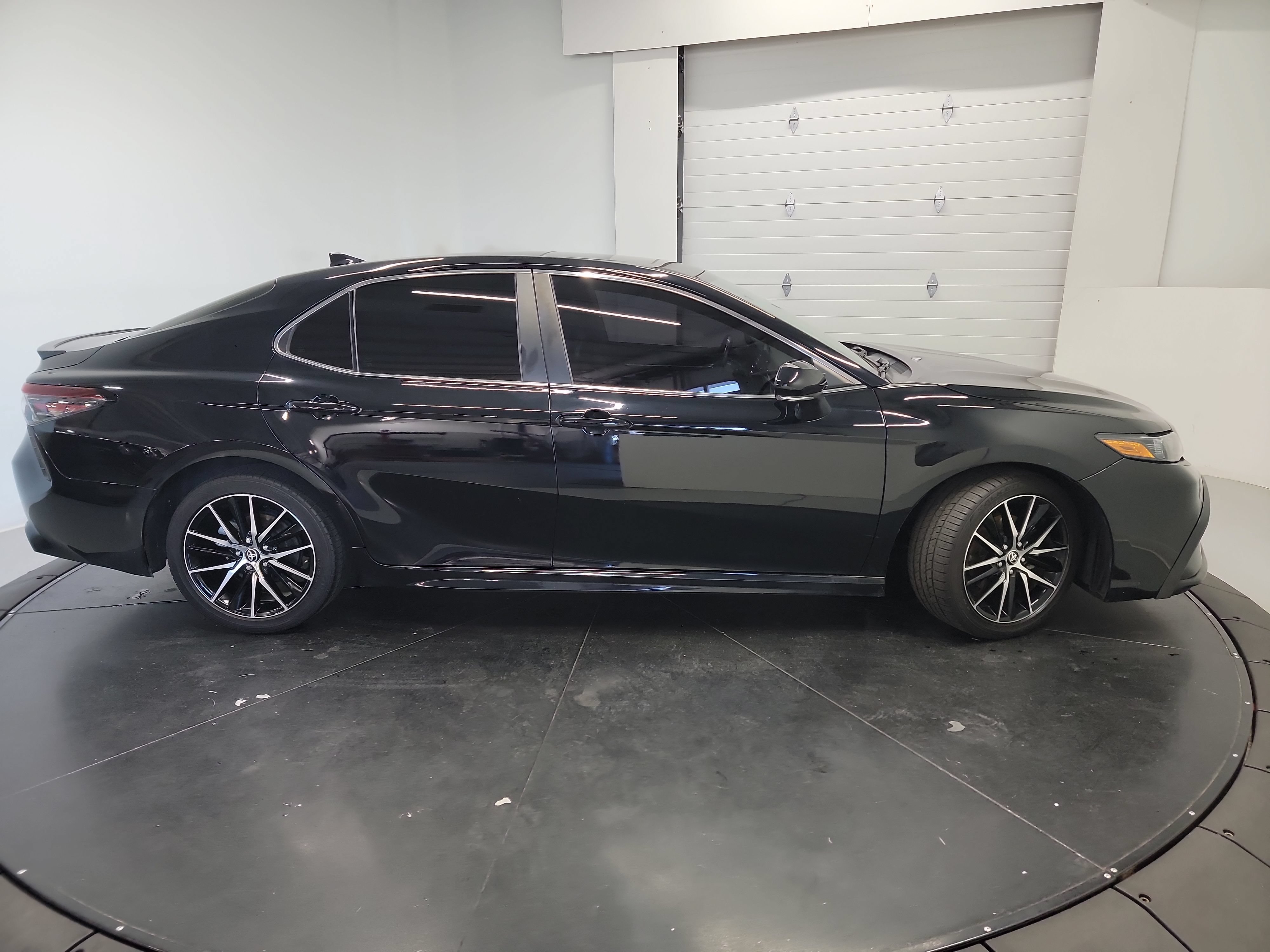 Used 2023 Toyota Camry SE w/ Convenience Package FWD image 11