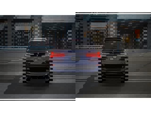 Used 2026 BMW X5 sDrive40i w/ Executive Package image 5