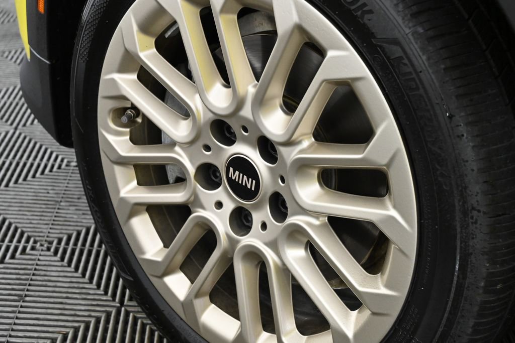 Certified 2025 MINI Cooper S image 32