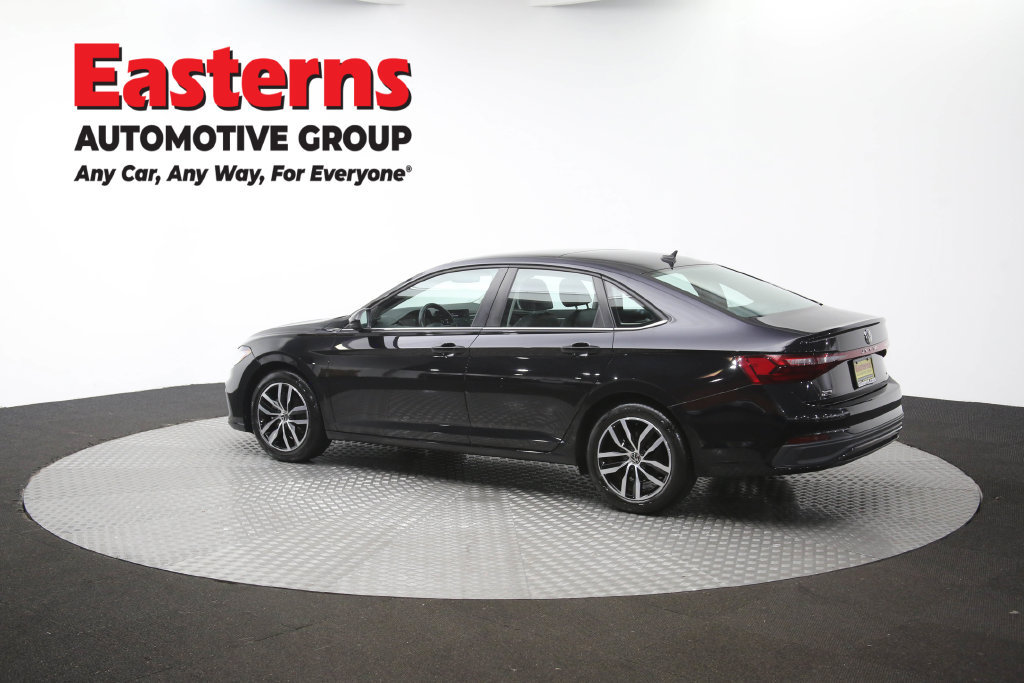 Used 2025 Volkswagen Jetta SE FWD image 63