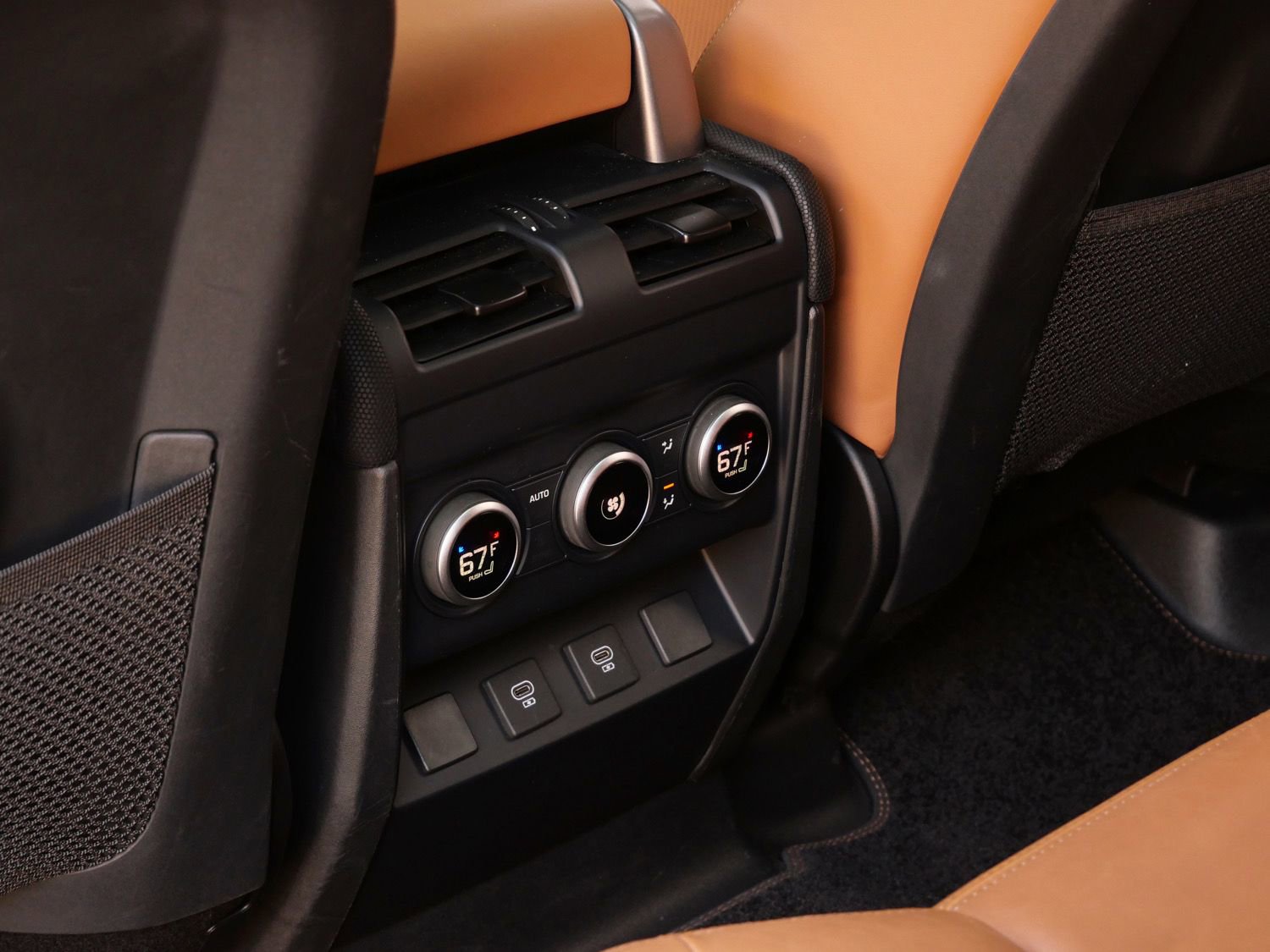 Used 2024 Land Rover Defender 110 V8 image 21