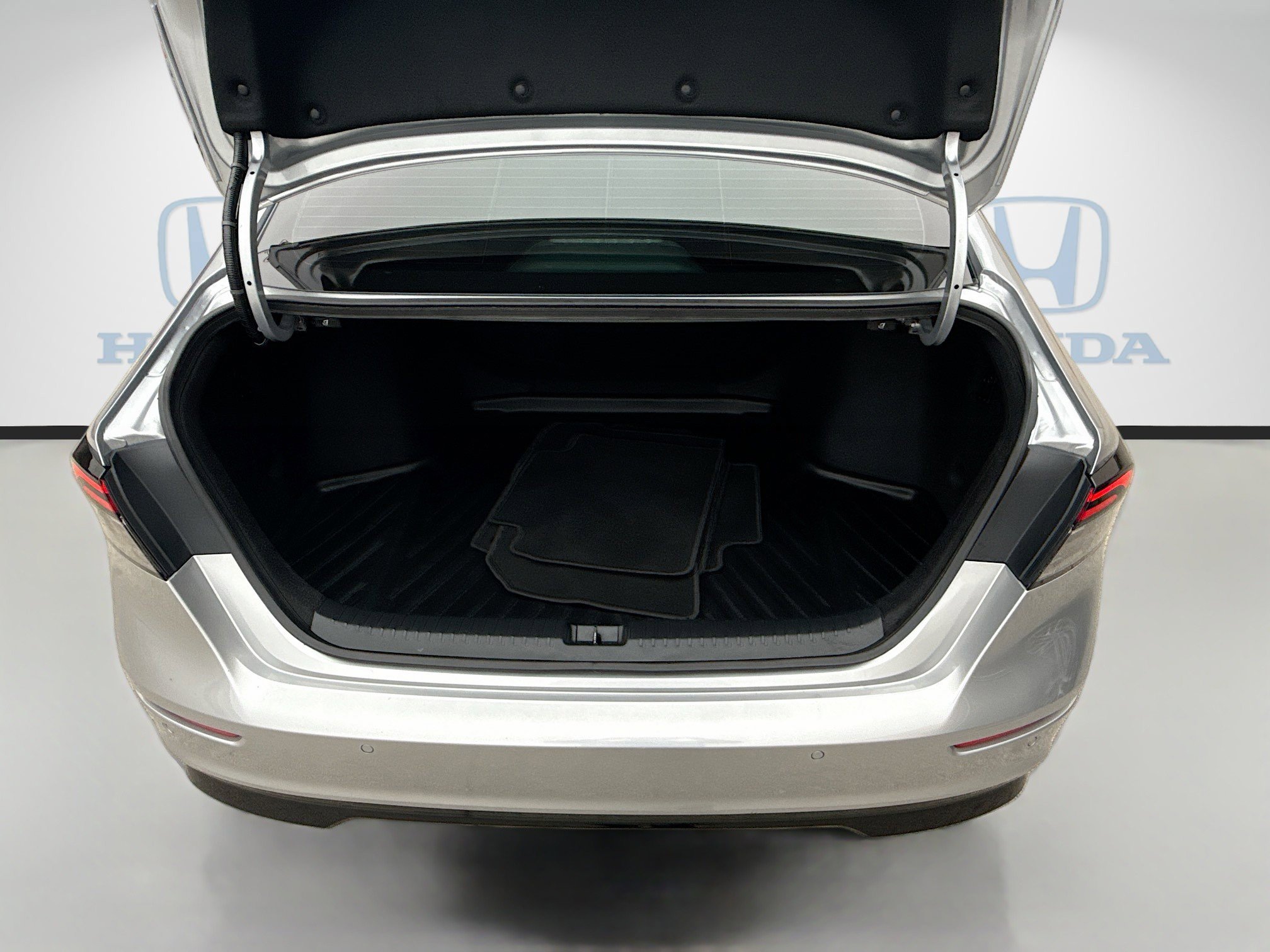 Certified 2025 Honda Accord Touring image 27