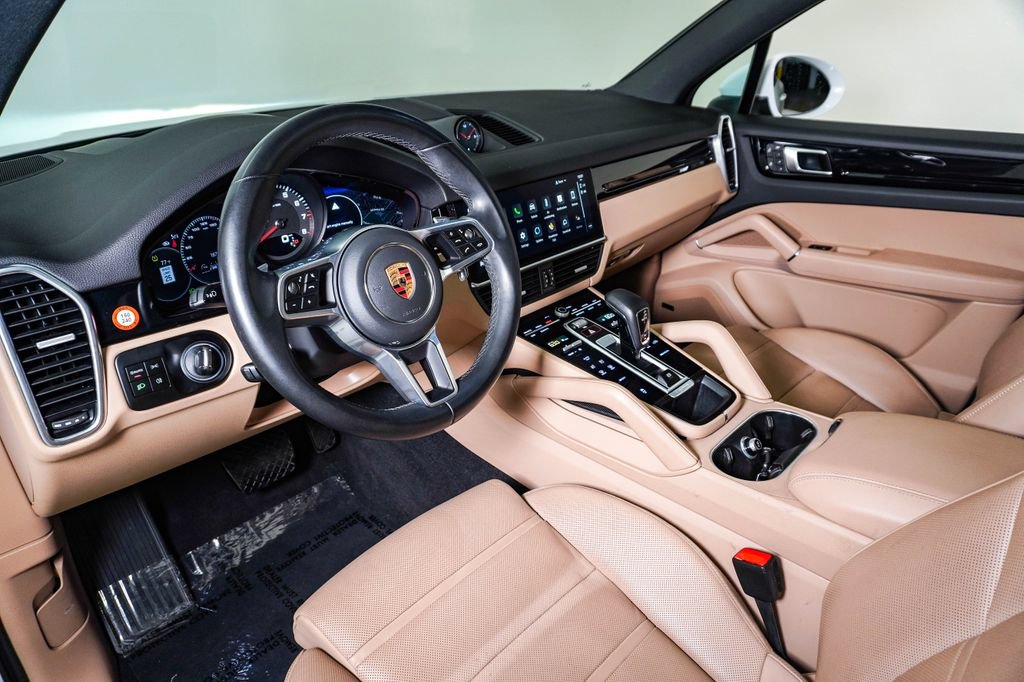 Certified 2023 Porsche Cayenne AWD/4WD image 4