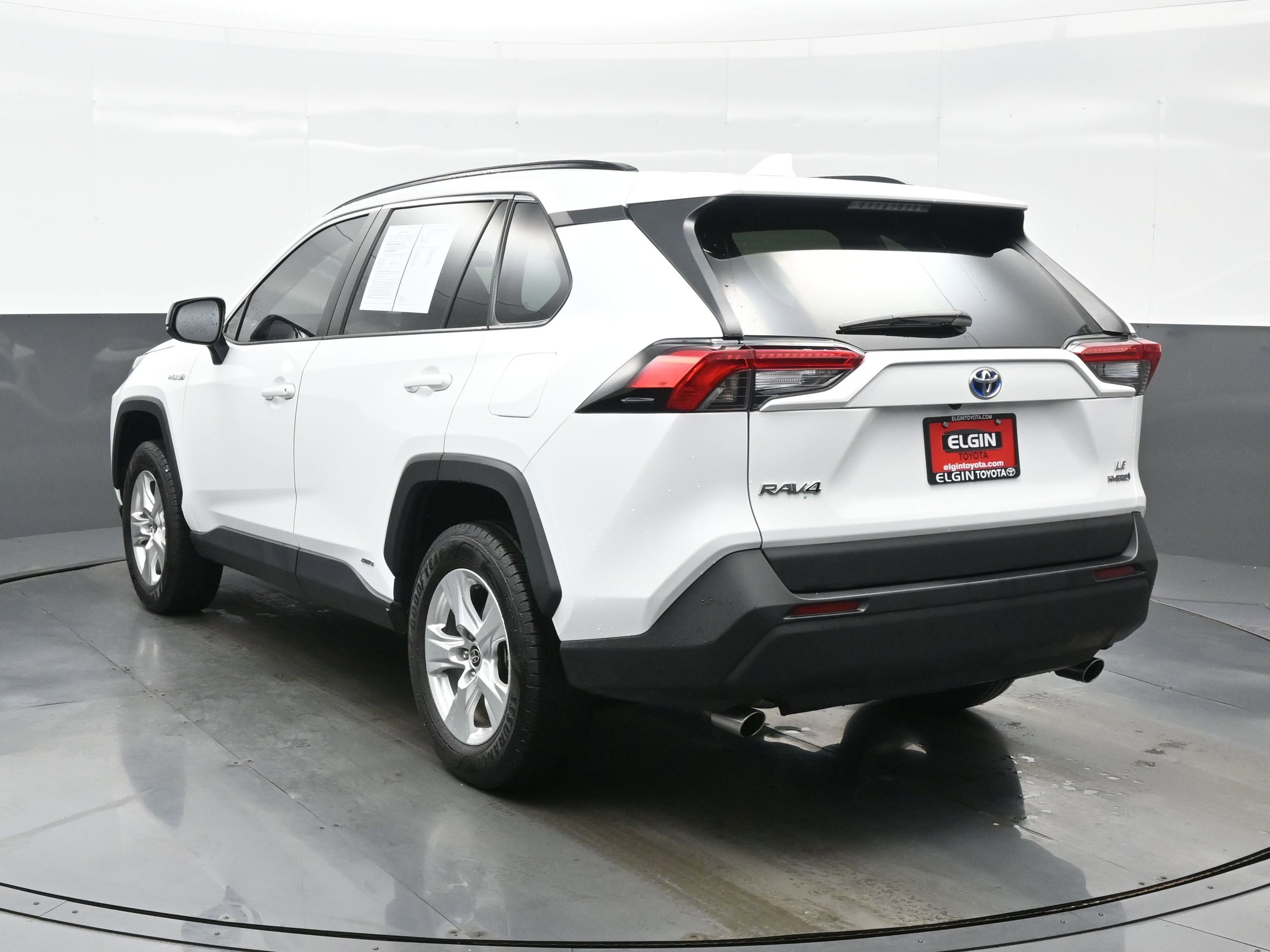Used 2021 Toyota RAV4 LE AWD/4WD image 4