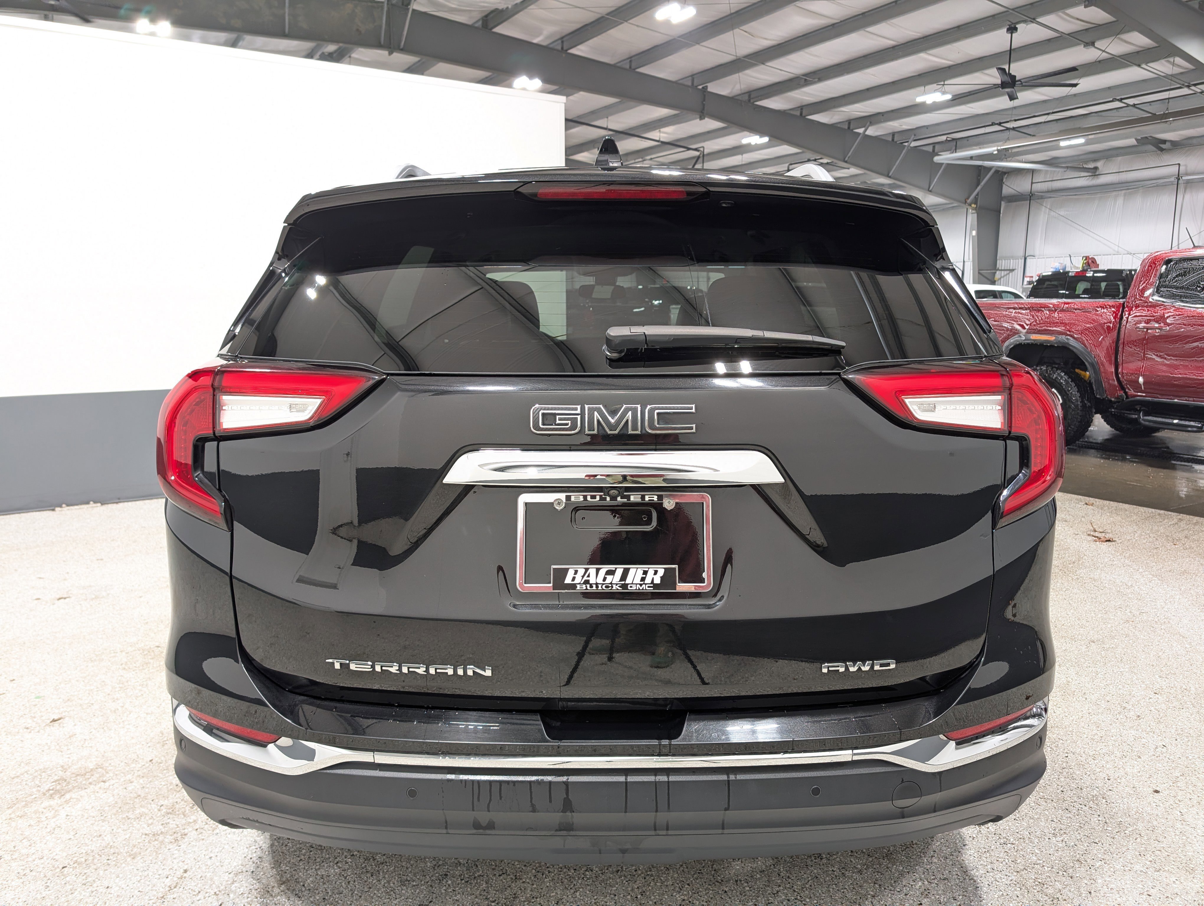 Used 2023 GMC Terrain SLT w/ Infotainment Package II image 4