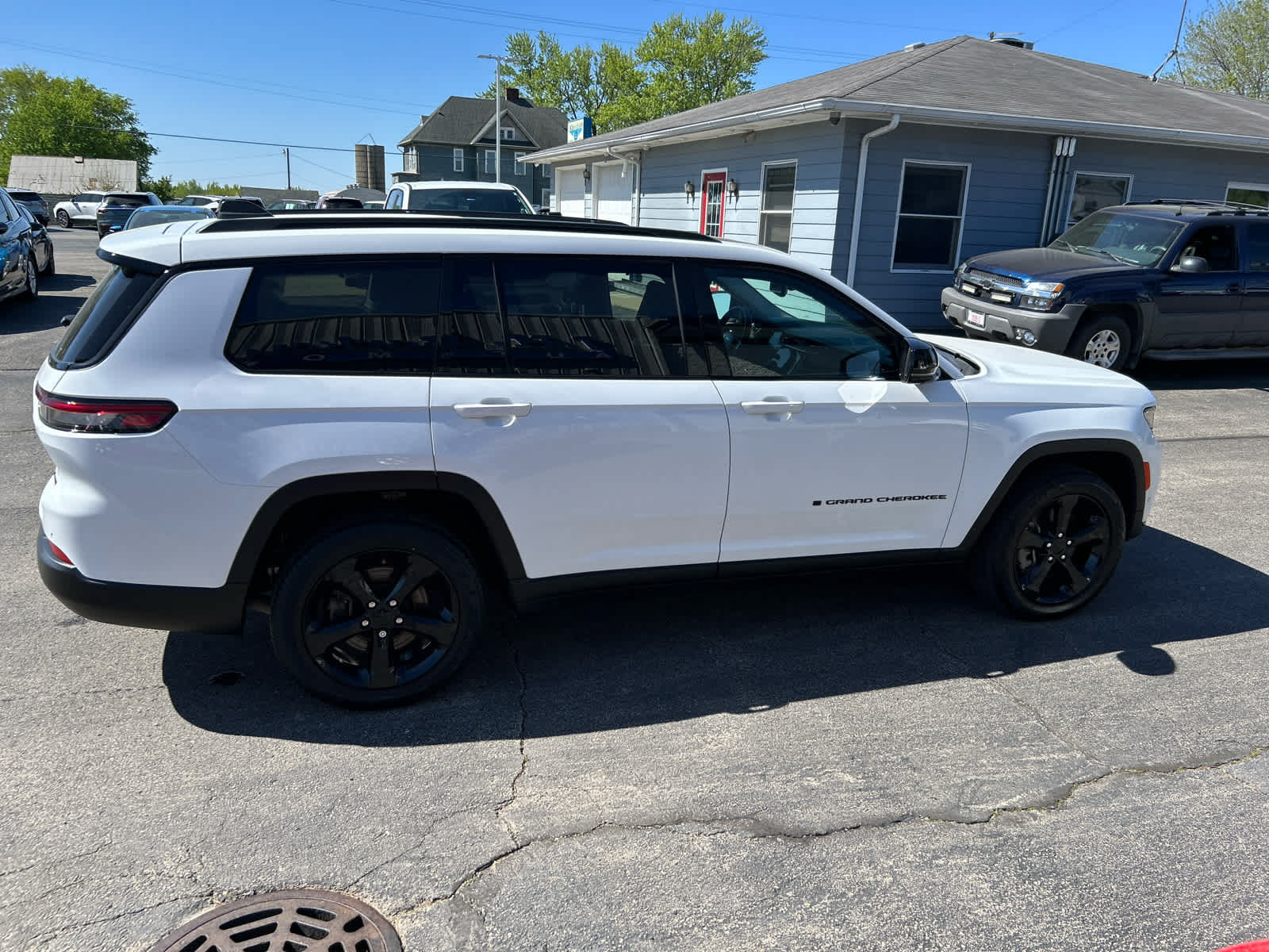 Used 2023 Jeep Grand Cherokee L Limited w/ Luxury Tech Group II AWD/4WD image 4