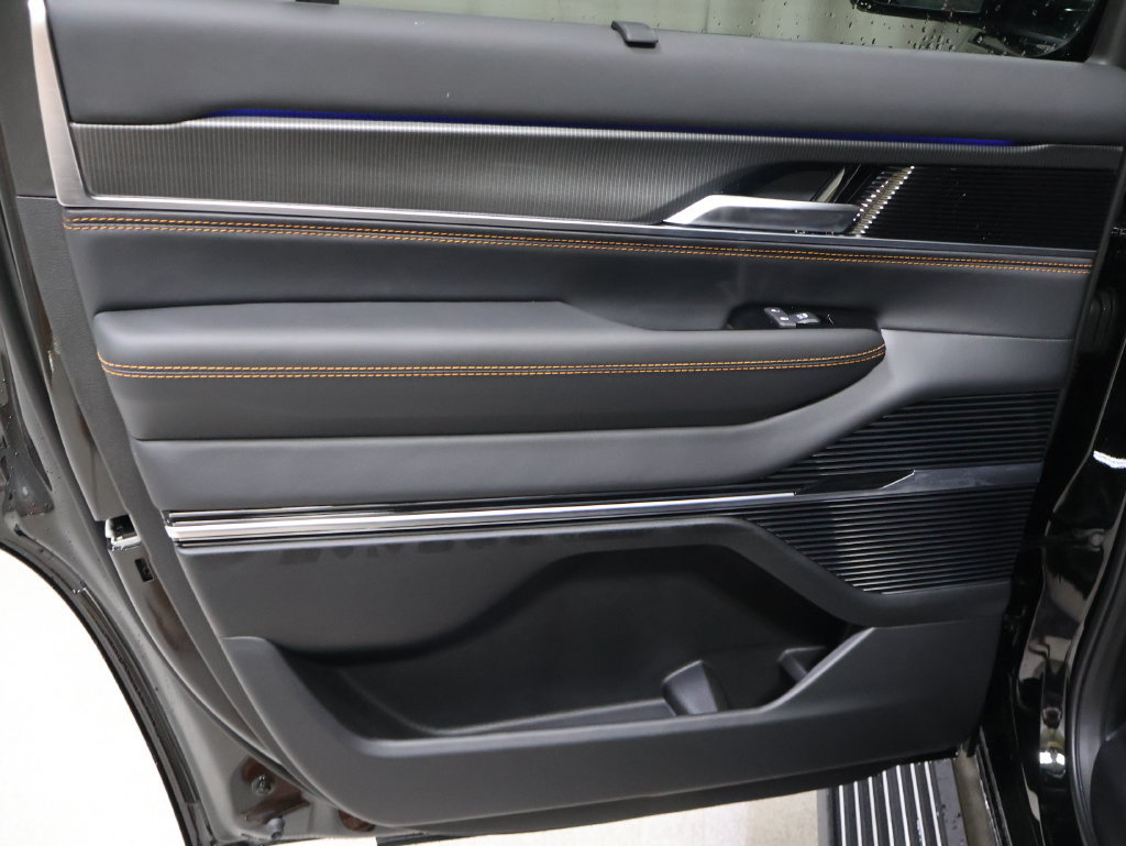 New 2026 Jeep Grand Wagoneer Summit AWD/4WD image 13
