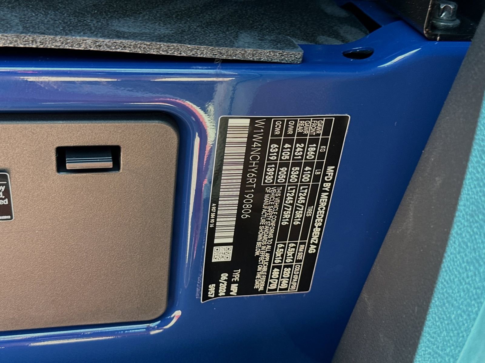 Used 2024 Mercedes-Benz Sprinter 2500 image 34