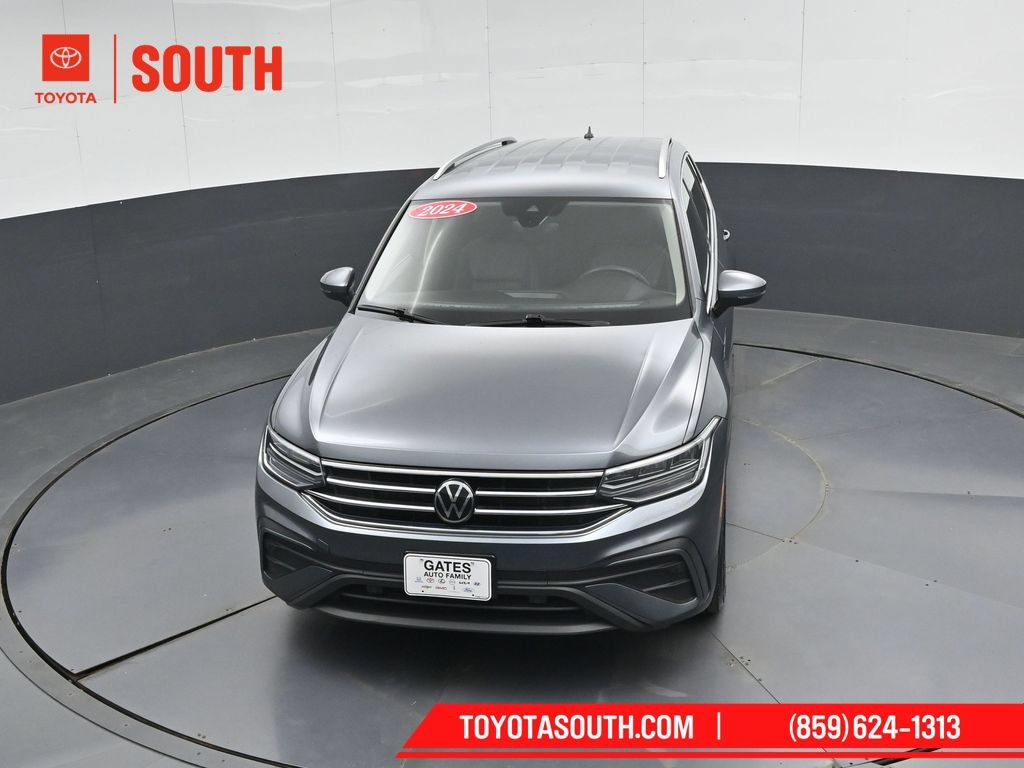 Used 2024 Volkswagen Tiguan SE AWD/4WD image 52