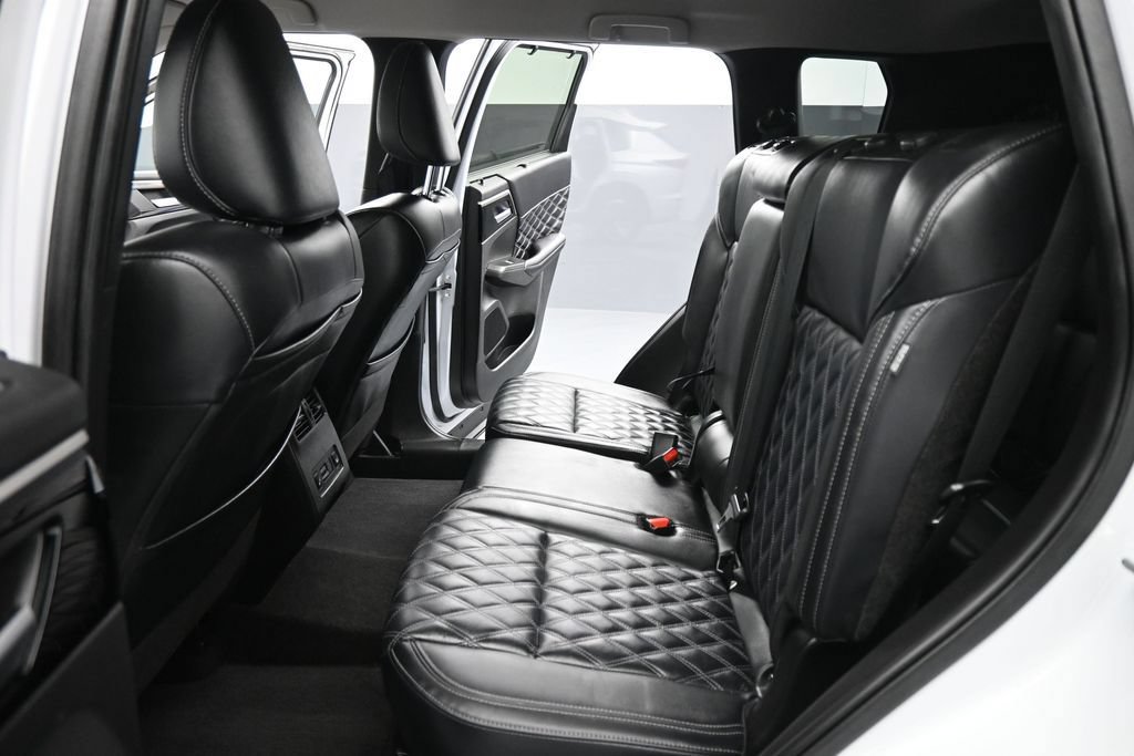 Used 2024 Mitsubishi Outlander SEL FWD image 17