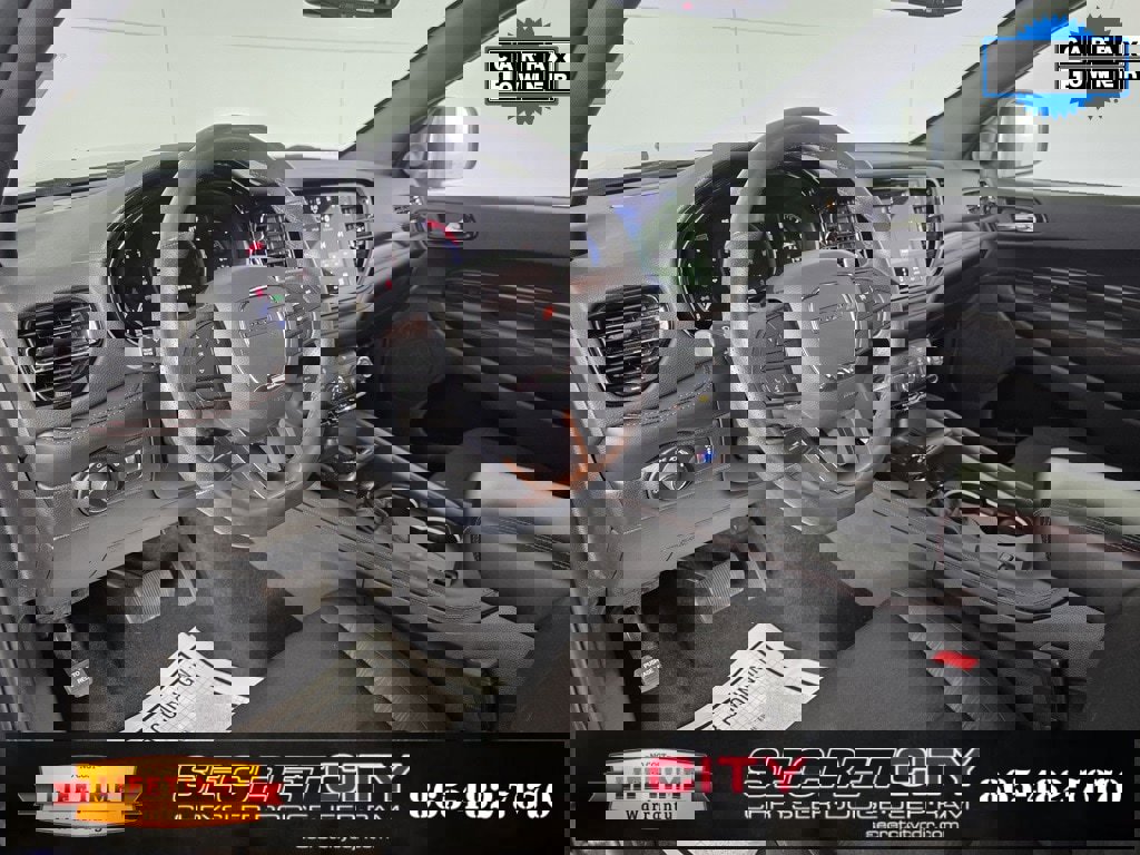 Used 2025 Dodge Durango R/T w/ Blacktop Package image 11