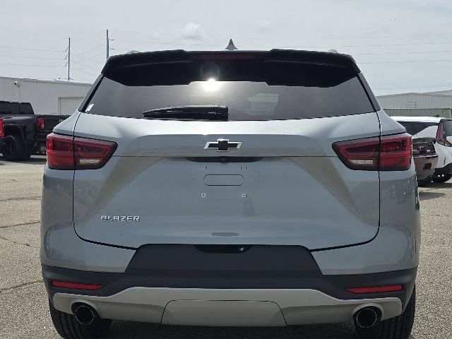Used 2025 Chevrolet Blazer LT w/ Convenience Package FWD image 4