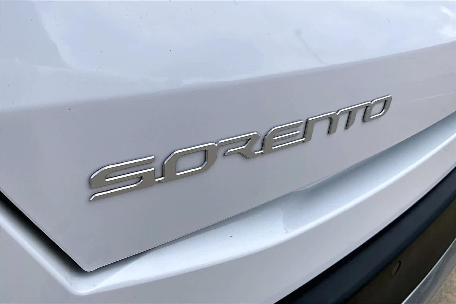 Used 2025 Kia Sorento S FWD image 30