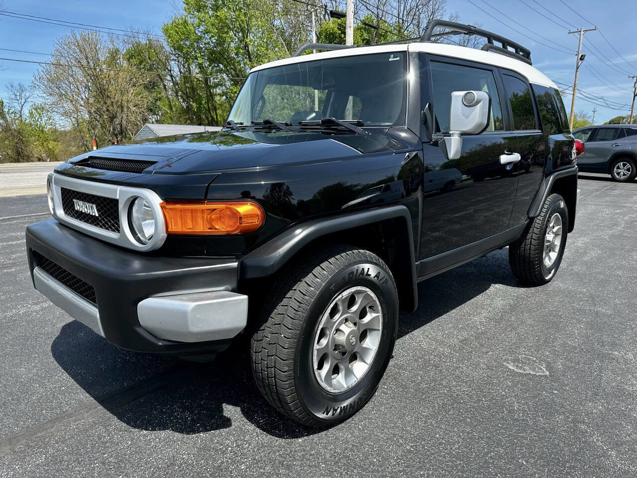 Used 2012 Toyota FJ Cruiser 4WD w/ Upgrade Pkg image 2