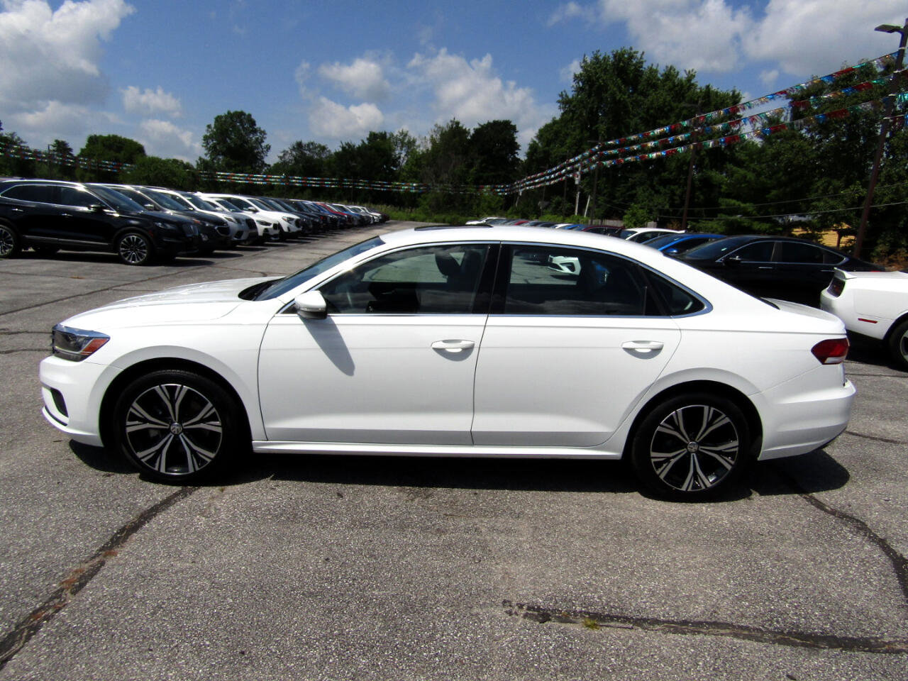 Used 2022 Volkswagen Passat 2.0T SE image 4