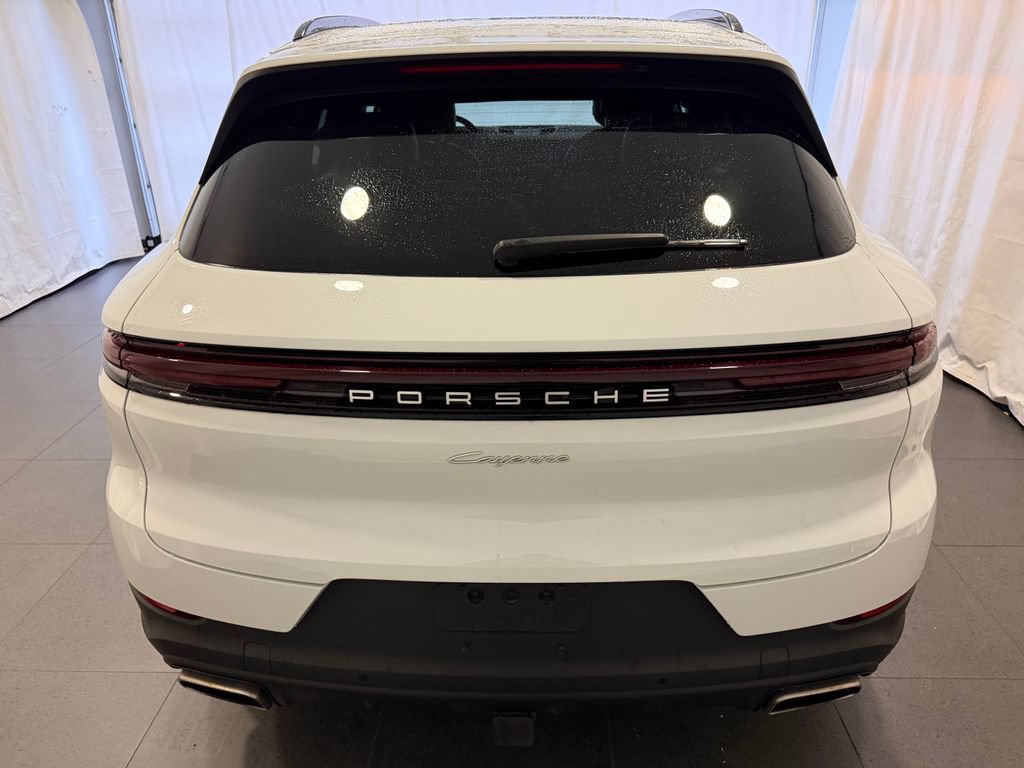Certified 2024 Porsche Cayenne AWD/4WD image 8