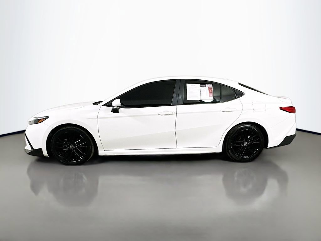 Used 2025 Toyota Camry SE w/ Convenience Package image 5