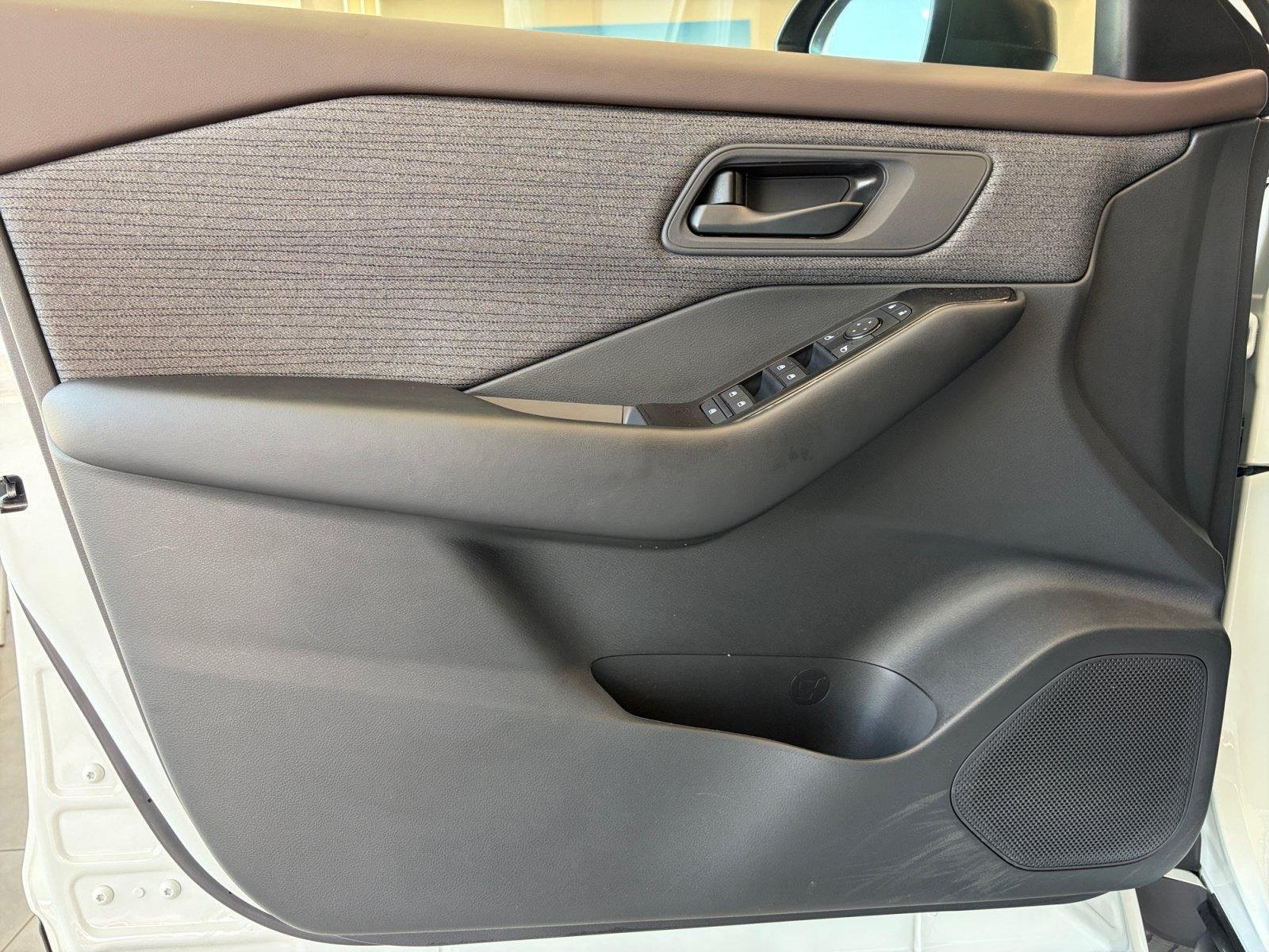 Used 2023 Nissan Rogue S FWD image 10