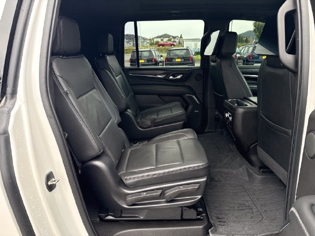 Used 2021 GMC Yukon XL Denali w/ Denali Ultimate Package AWD/4WD image 12