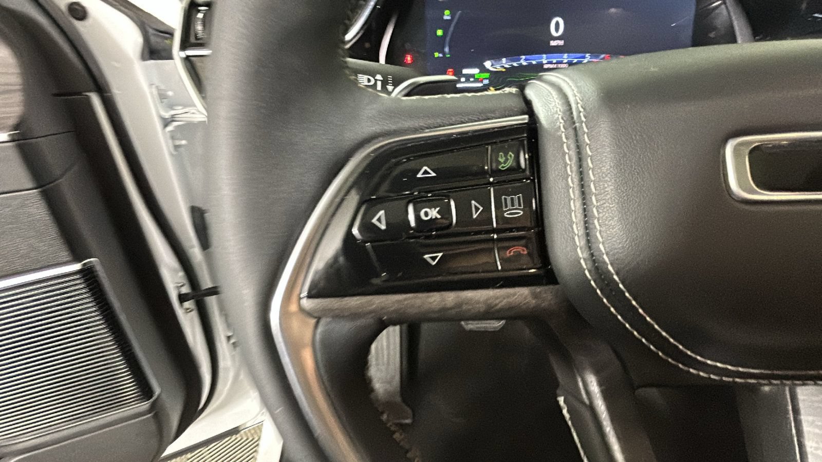Used 2023 Jeep Grand Cherokee Overland AWD/4WD image 17