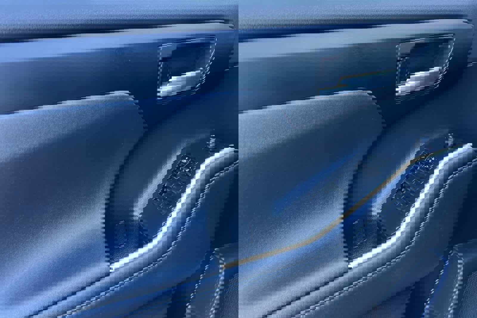 Used 2023 Toyota Highlander XLE image 12