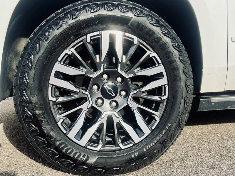 Used 2015 Chevrolet Suburban LTZ image 20