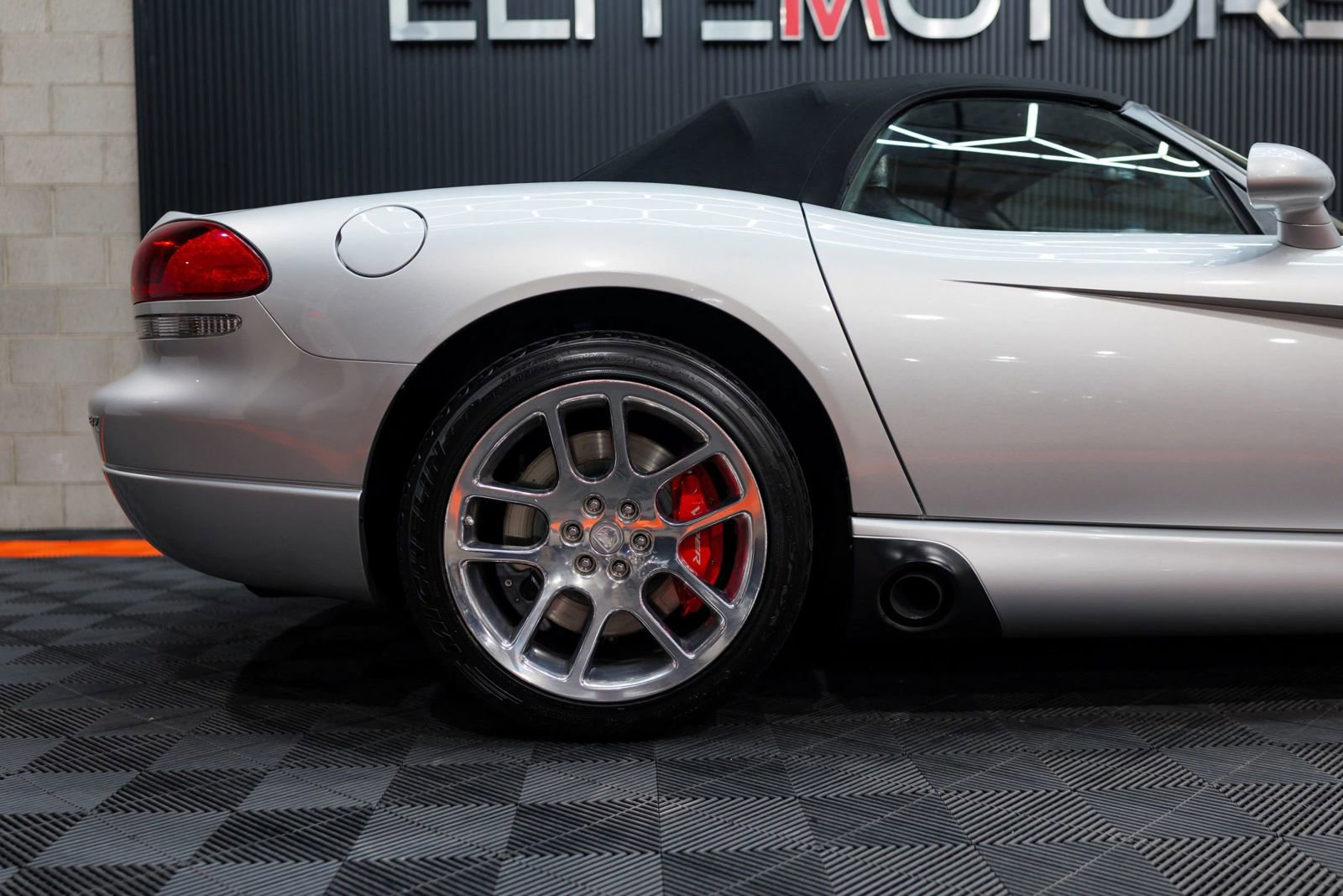 Used 2004 Dodge Viper SRT-10 image 24