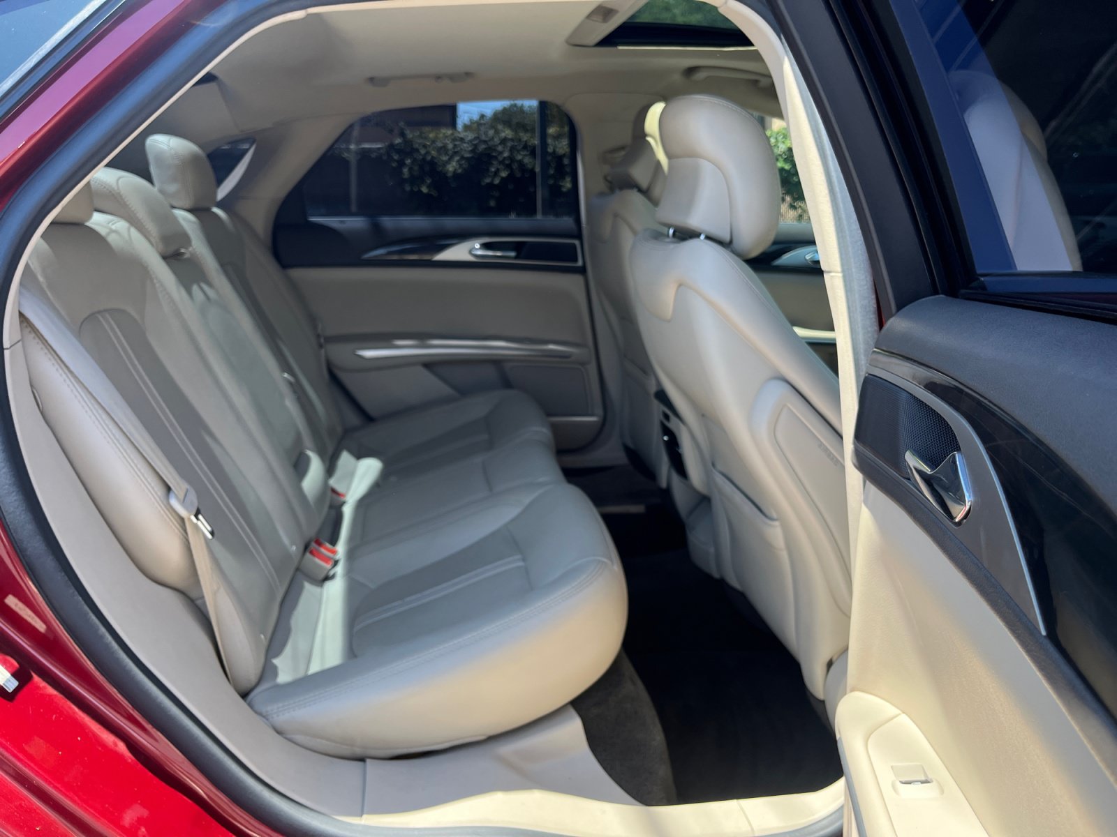 Used 2016 Lincoln MKZ w/ Equipment Group 300A Reserve FWD image 27