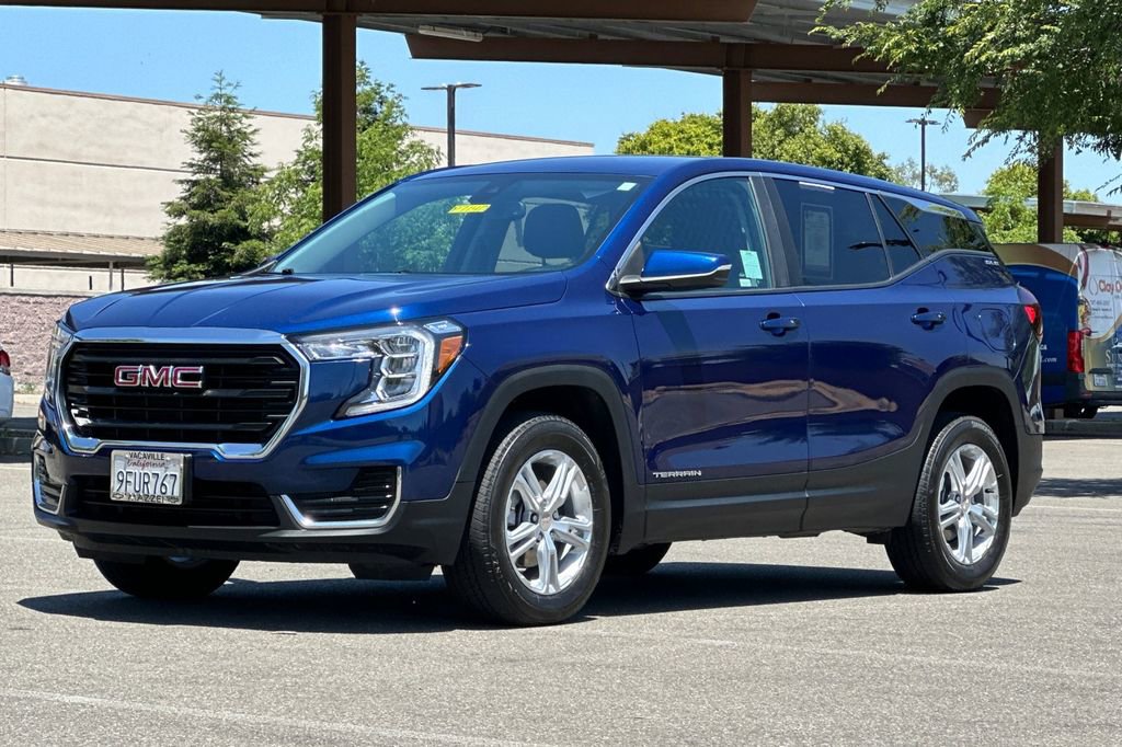 Used 2022 GMC Terrain SLE w/ LPO, Floor Liner Package image 14