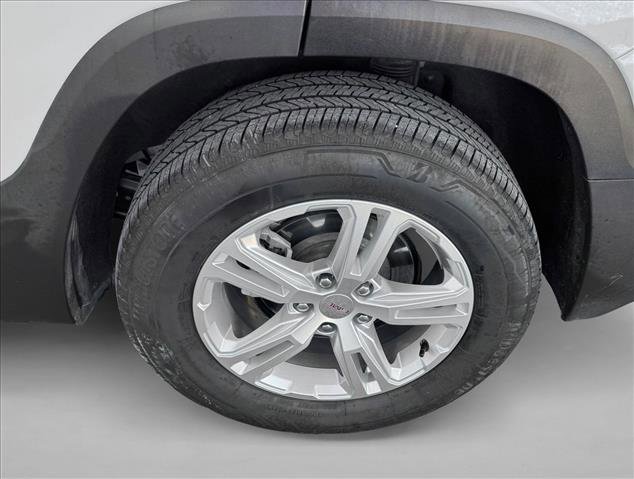 Used 2024 GMC Terrain SLE image 9