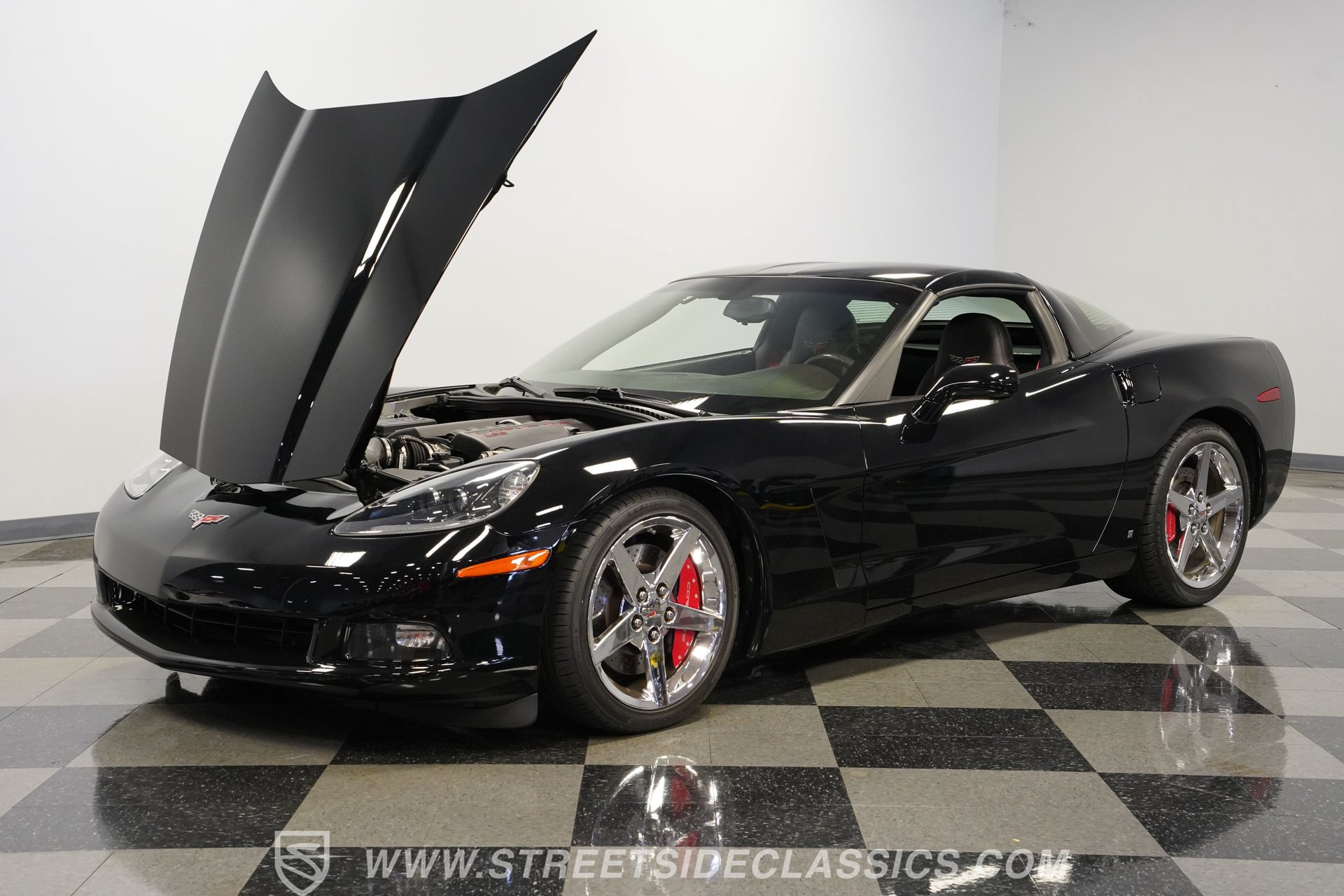 Used 2007 Chevrolet Corvette Coupe w/ Performance Package RWD image 32