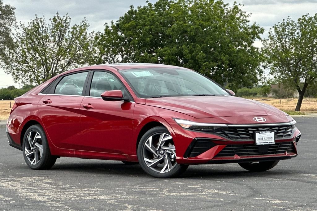 New 2025 Hyundai Elantra SEL image 2