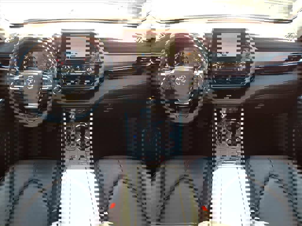 Used 2023 Toyota Highlander XLE image 11