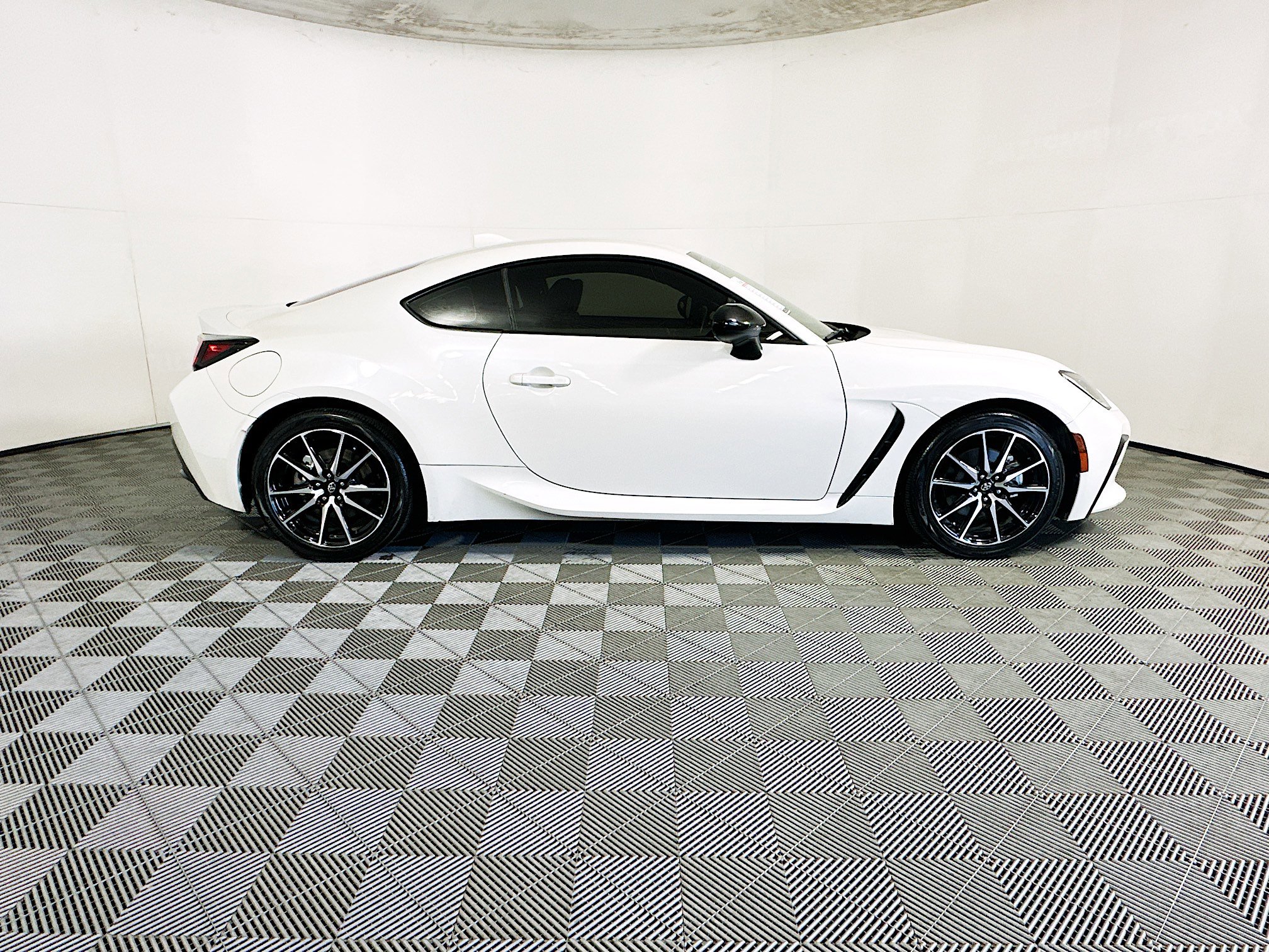 Used 2022 Toyota GR86 w/ ALL Weather Mat Package (TMS) RWD image 2