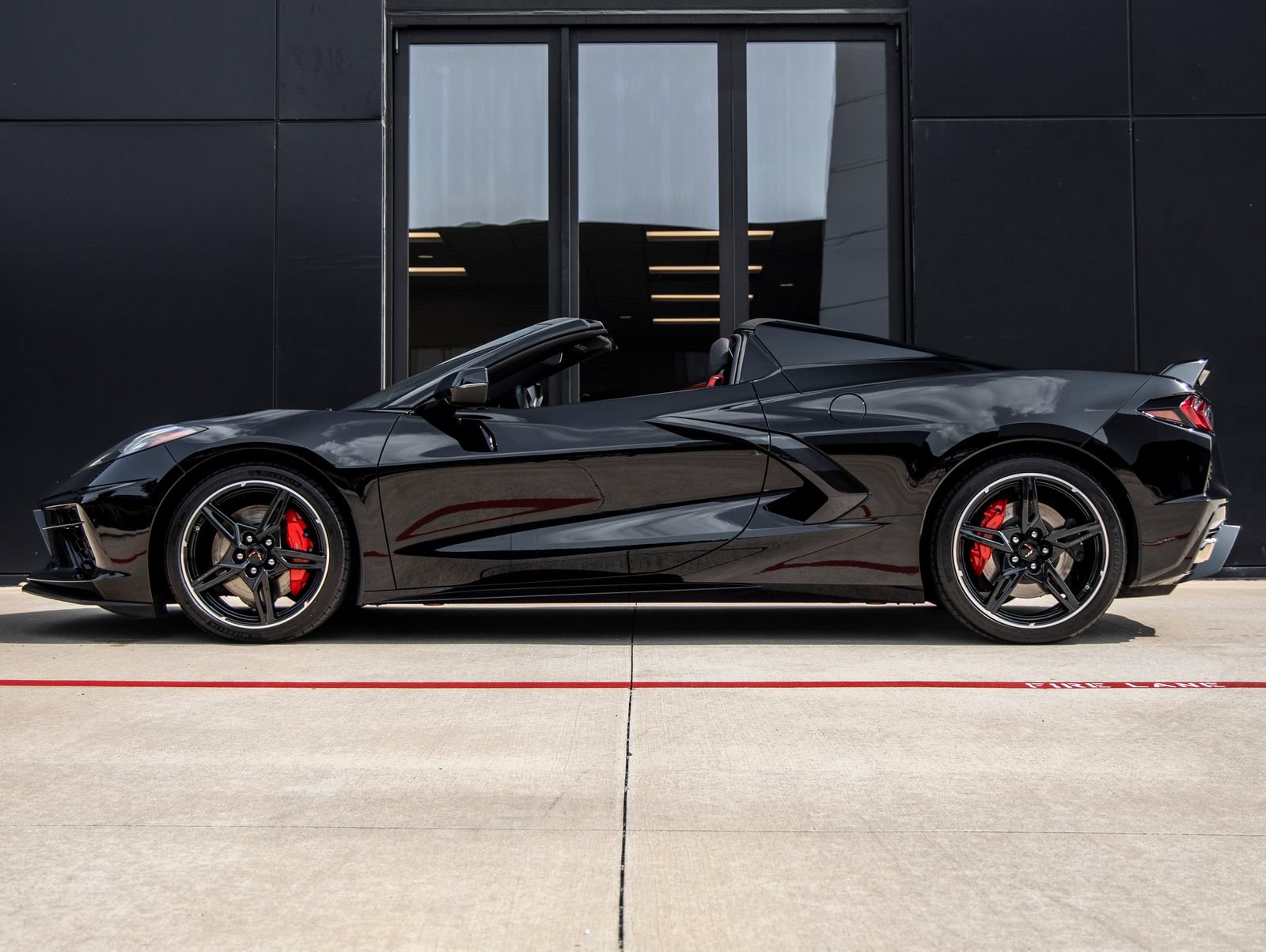 Used 2021 Chevrolet Corvette Stingray Preferred Conv w/ Z51 Performance Package RWD image 9