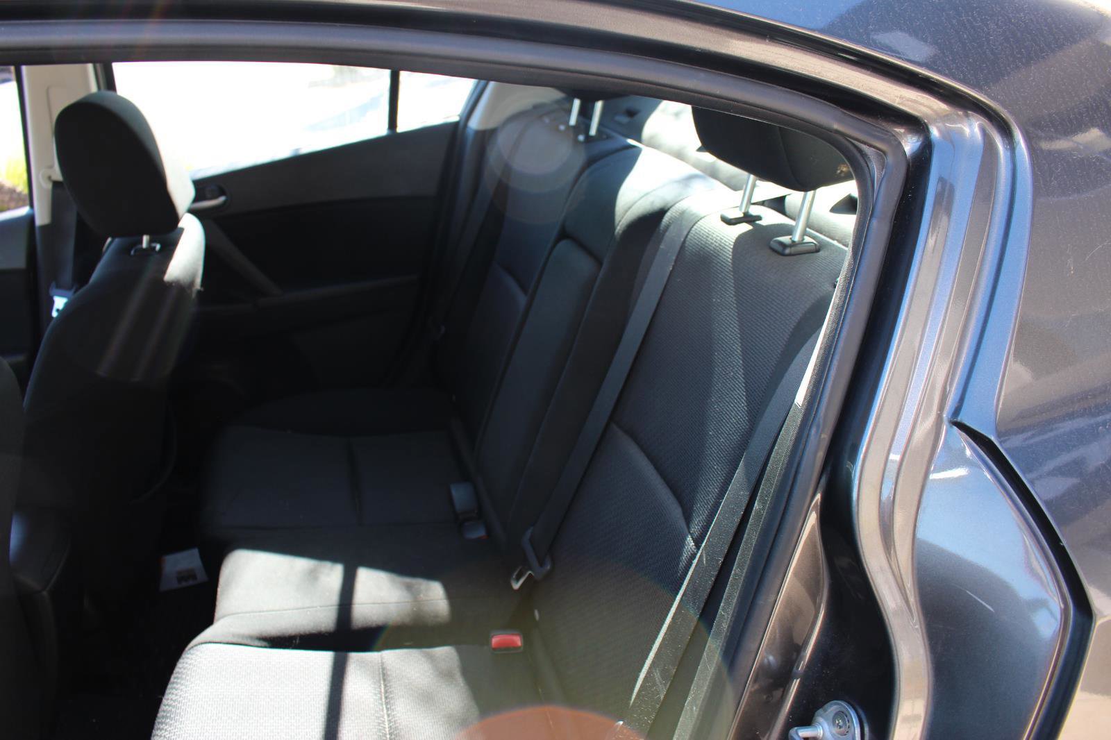 Used 2010 MAZDA MAZDA3 i Touring image 29