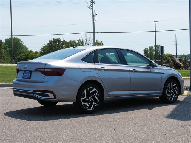 Certified 2024 Volkswagen Jetta SEL image 7