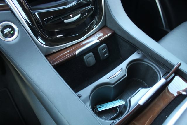 Used 2020 Cadillac Escalade Luxury RWD image 37