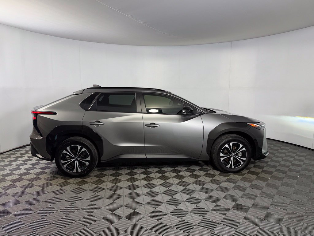 Used 2025 Toyota bZ4X FWD image 7