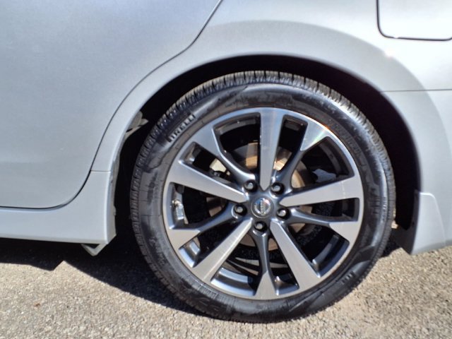 Used 2017 Nissan Altima 2.5 SR FWD image 9