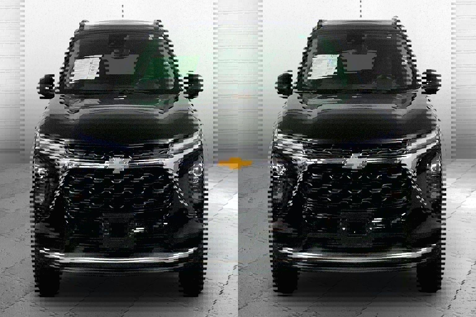 Used 2025 Chevrolet Trax LT w/ LT Convenience Package image 2