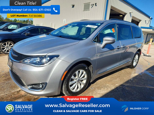 Used 2017 Chrysler Pacifica Touring-L FWD image 1