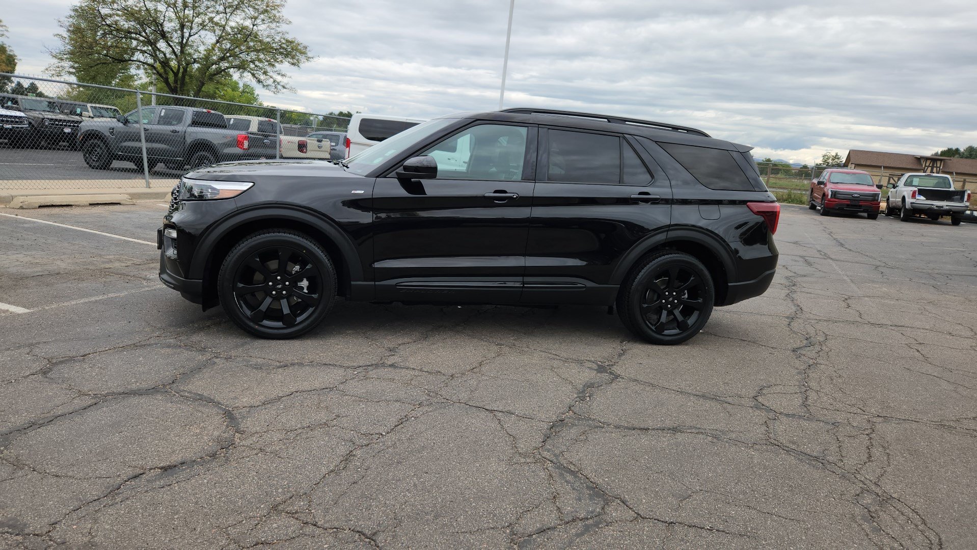 Certified 2023 Ford Explorer ST-Line w/ Class IV Trailer Tow Package AWD/4WD image 5
