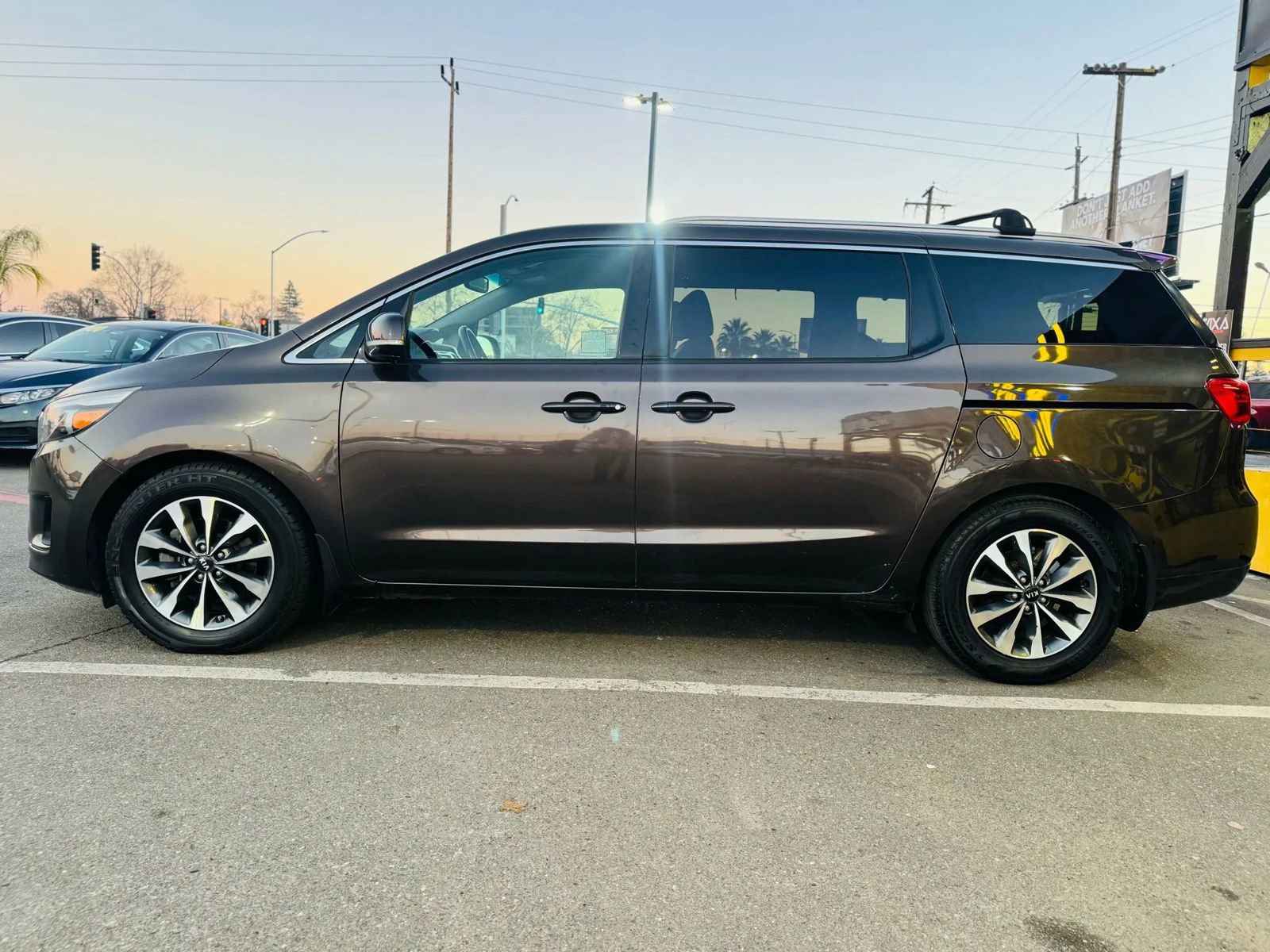 Used 2016 Kia Sedona SX image 8