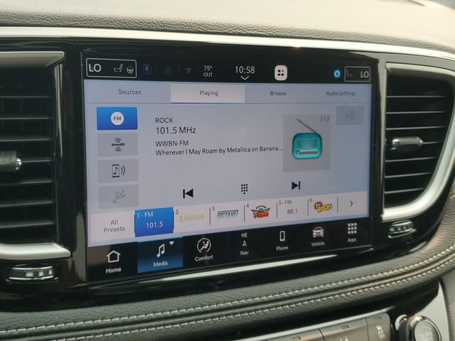 New 2027 Chrysler Pacifica Limited w/ Family Tech Group AWD/4WD image 26