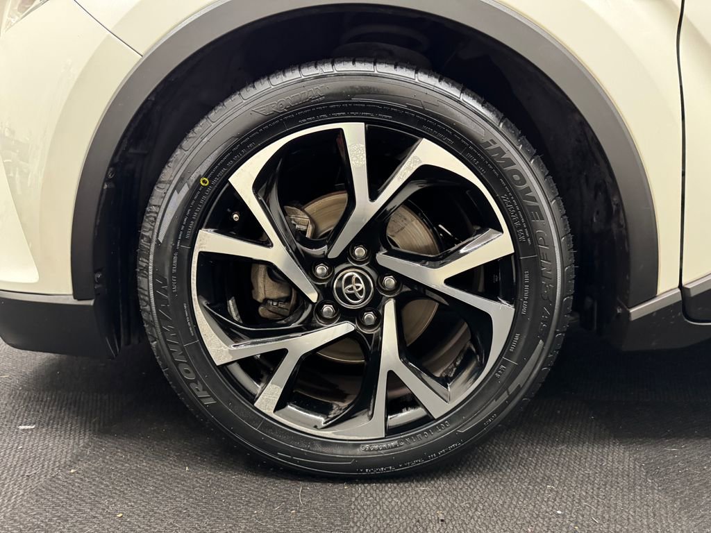 Used 2018 Toyota C-HR XLE image 12