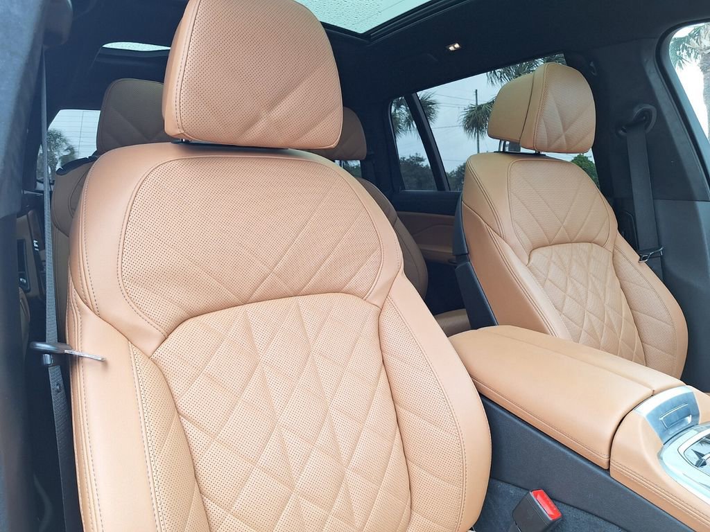 Used 2023 BMW X7 xDrive40i w/ M Sport Package AWD/4WD image 31