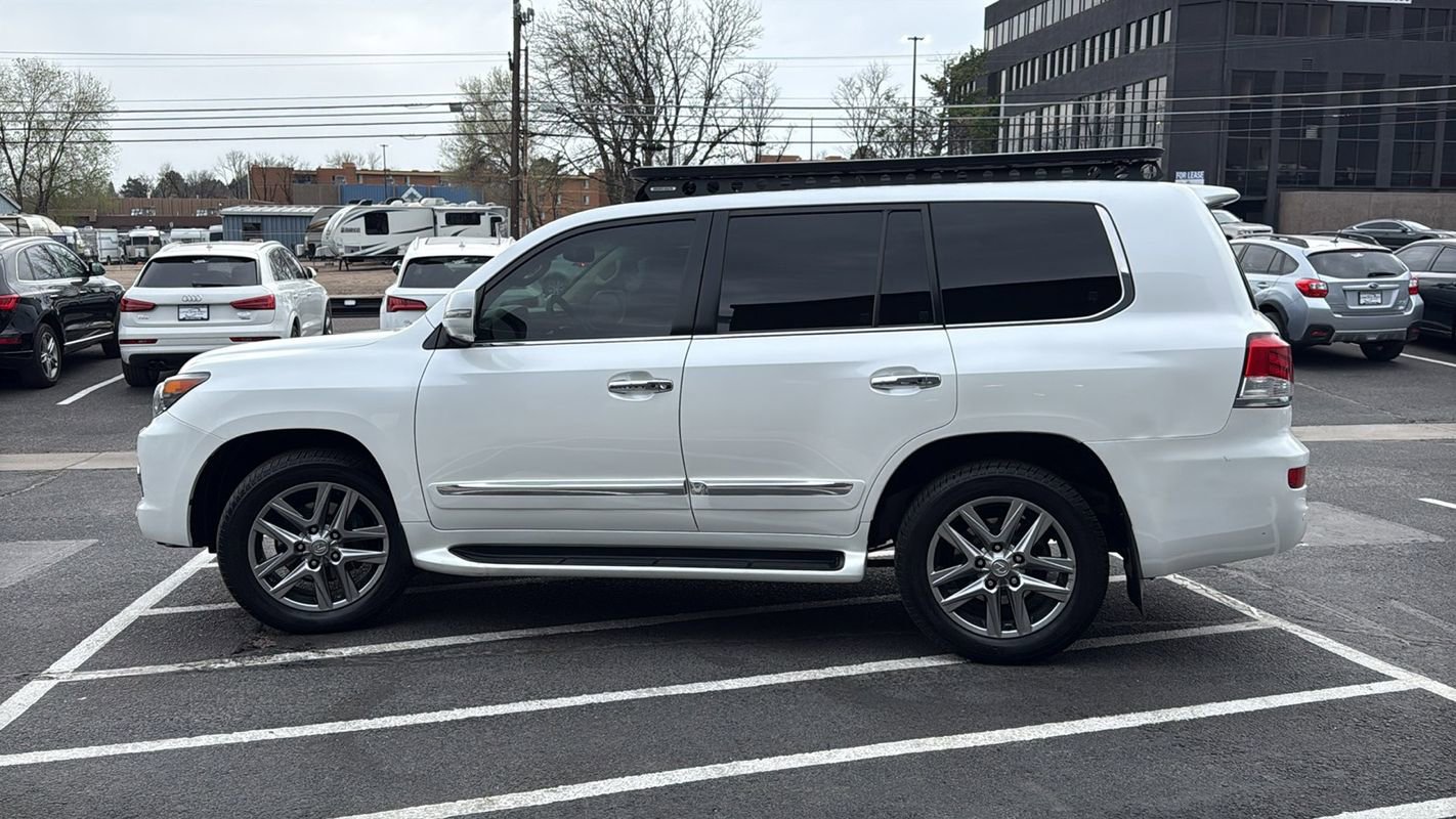 Used 2013 Lexus LX 570 4WD w/ Luxury Pkg image 6