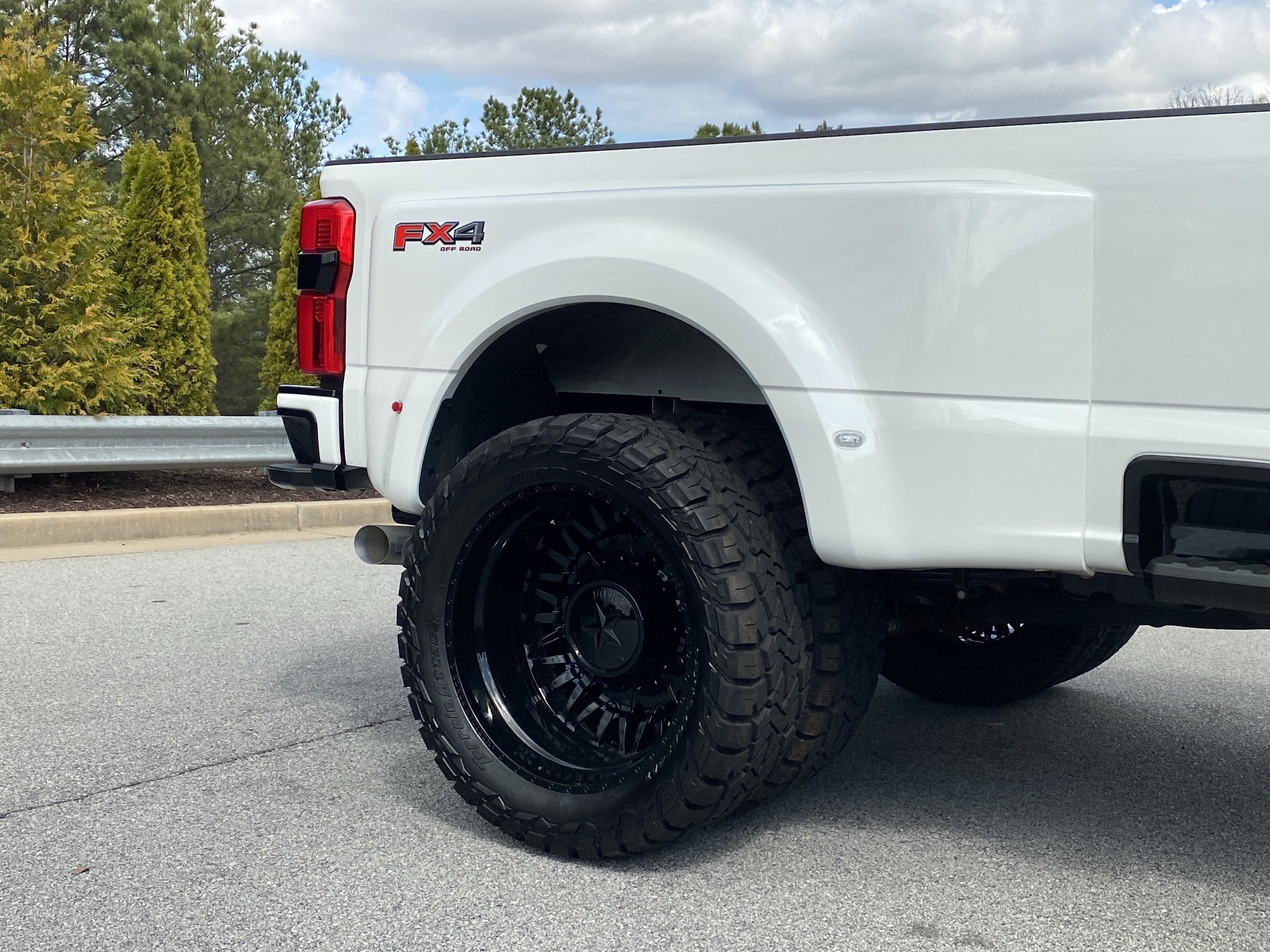 Used 2026 Ford F450 Platinum w/ FX4 Off-Road Package image 45