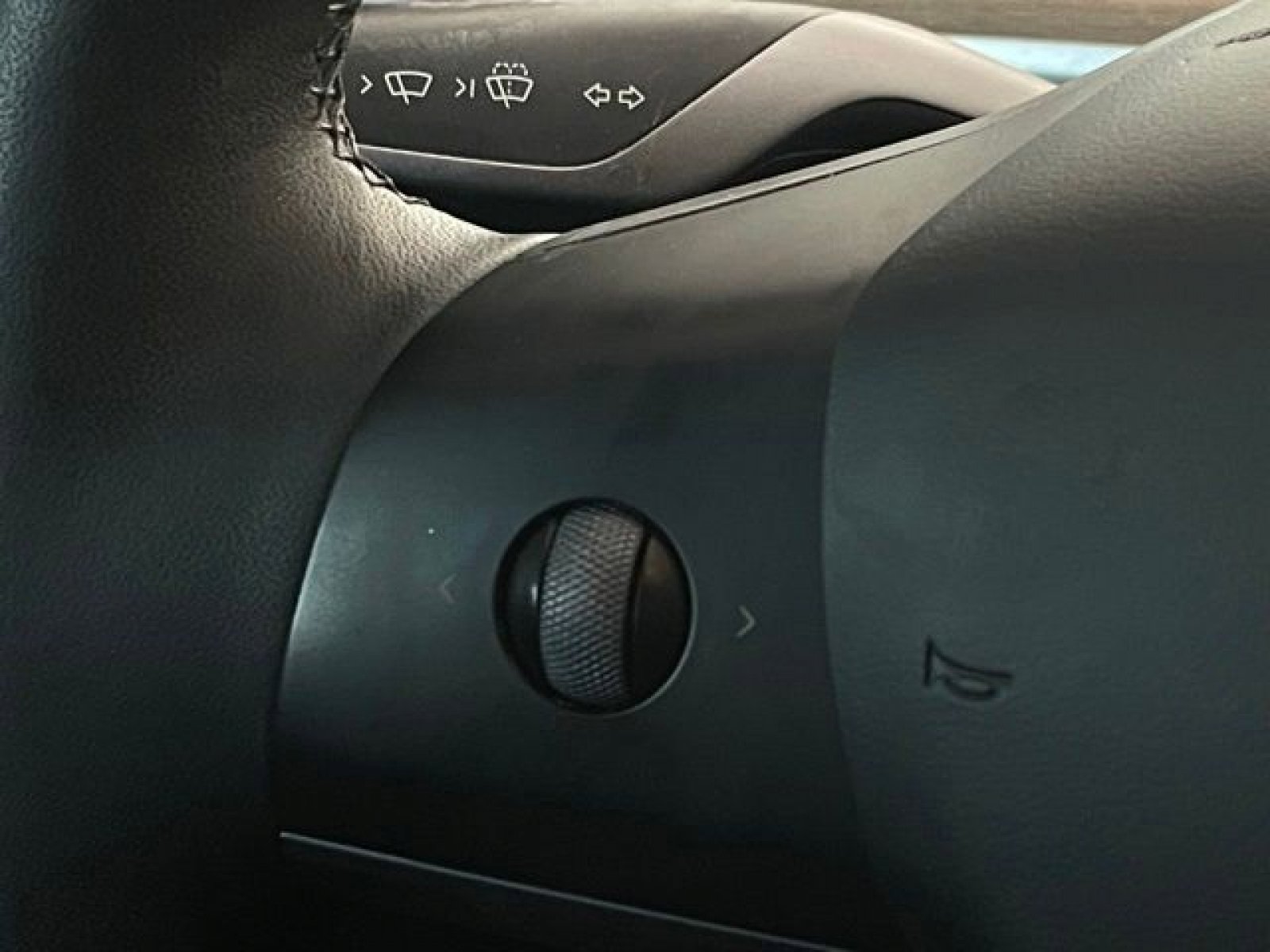 Used 2024 Tesla Model Y Long Range AWD/4WD image 8